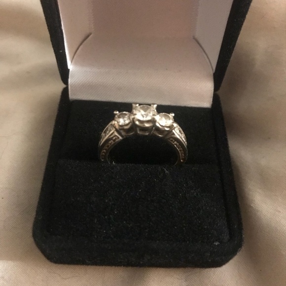 White Gold Diamond Engagement Ring (VS F Color) - Picture 1 of 7